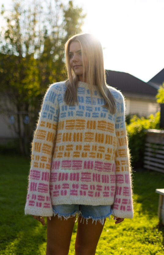 strikkeoppskrift genser dame raglan turgenser med farger skappel helene moo strikkegenser eventyr