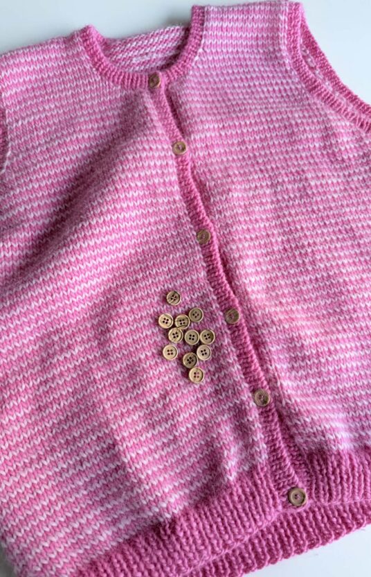 knapper i tre til strikkegenser