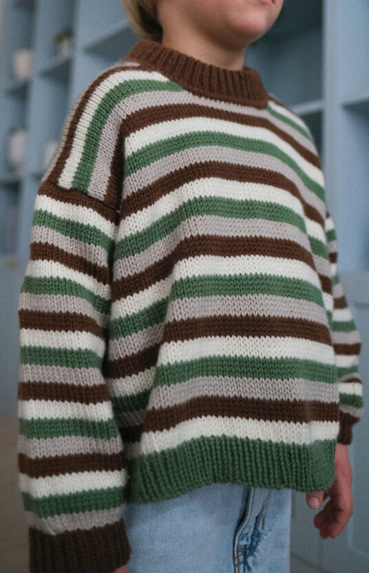knitting pattern kids sweater with striped. top down sweater kids in merino yarn. knitted swetar for boys knitted sweater for girls pattern