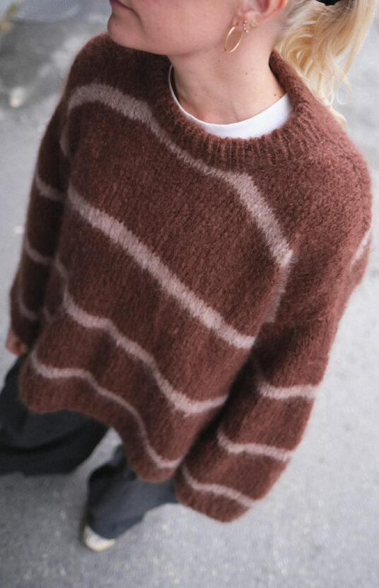 strikkegenser med striper oppskrift. strikkeoppskrift stripegenser dame oppskrift. nettbutikk strikkeoppskrifter til dame