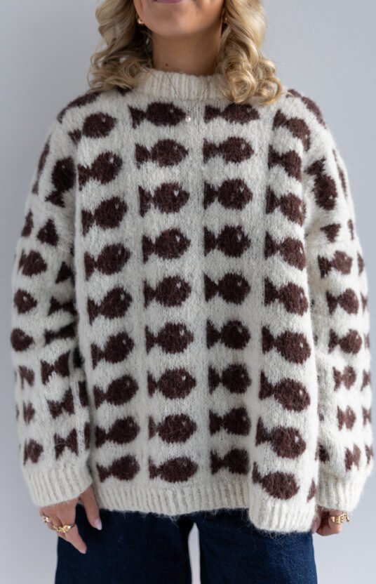 strikkeoppskrift genser med fisker. Fishy sweater knitting pattern fisherman pattern. Cute fluffy sweater in brushed alpaca