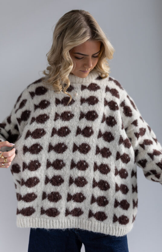 strikkeoppskrift genser med fisker. Fishy sweater knitting pattern fisherman pattern. Cute fluffy sweater in brushed alpaca