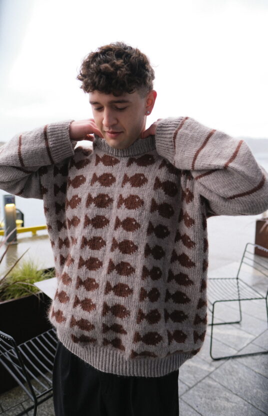 Men's sweater pattern and yarn. Fisherman's sweater knitting pattern