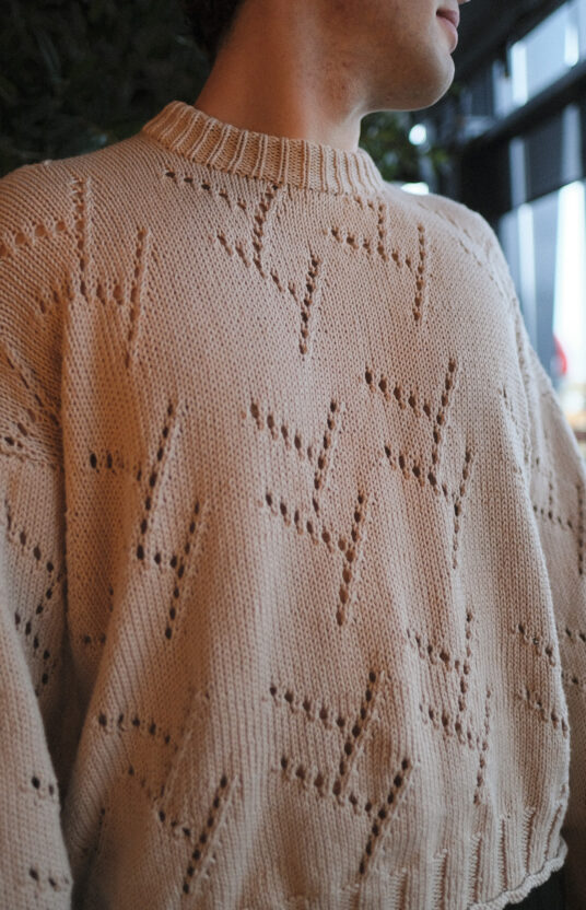 Men's knitted sweater in cotton with eyelet structure. Summer-inspired knit for men.