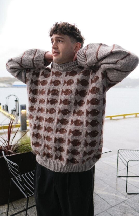 Men's sweater pattern and yarn. Fisherman's sweater knitting pattern