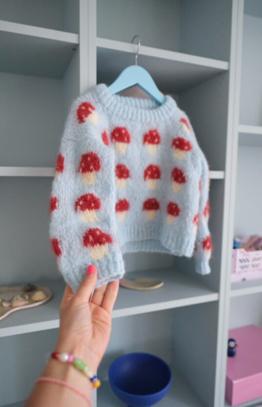 Knitting pattern for a mushroom sweater. Sweater for girl and boy with mushrooms. Easy knitting pattern for children using brushed alpaca. Knitted sweater with mushroom pattern and yarn. Kids' mushroom sweater knitting pattern.