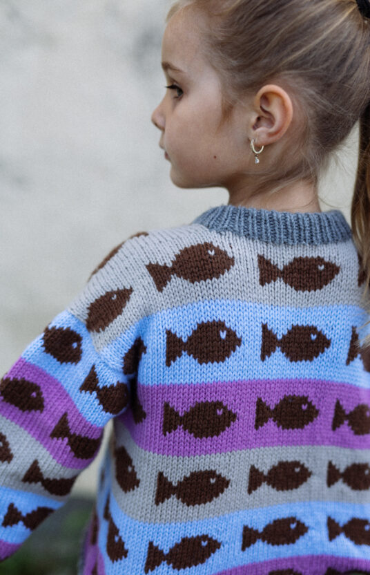 Knit a children's sweater, fisherman-style knitting pattern. Knit in merino wool. Knit in non-itchy yarn. Children's sweater knitting pattern. Knitting pattern sweaters kids. Fisherman sweater, fish. Fishy sweater merino knit pattern for boys and girls.