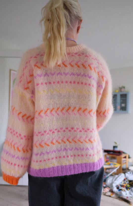 Strikkeoppskrift dame genser PutYouRecordson - HipKnitShop strikkeoppskrift genser dame inspirasjon, Populære strikkeoppskrifter fargerik fluff turgenser med farger og mønster. retro 80talls mønster oppskrift genser Popular knitting patterns for women with colors and patterns for 80s style. mohair sweater colorful pattern