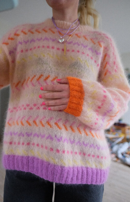 strikkeoppskrift genser dame inspirasjon, Populære strikkeoppskrifter fargerik fluff turgenser med farger og mønster. retro 80talls mønster oppskrift genser Popular knitting patterns for women with colors and patterns for 80s style. mohair sweater colorful pattern