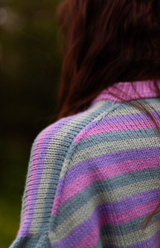 Knitting pattern for a women's striped sweater in merino wool. Soft and comfortable sweater with classic stripes and a great fit. Knitted from the top down.