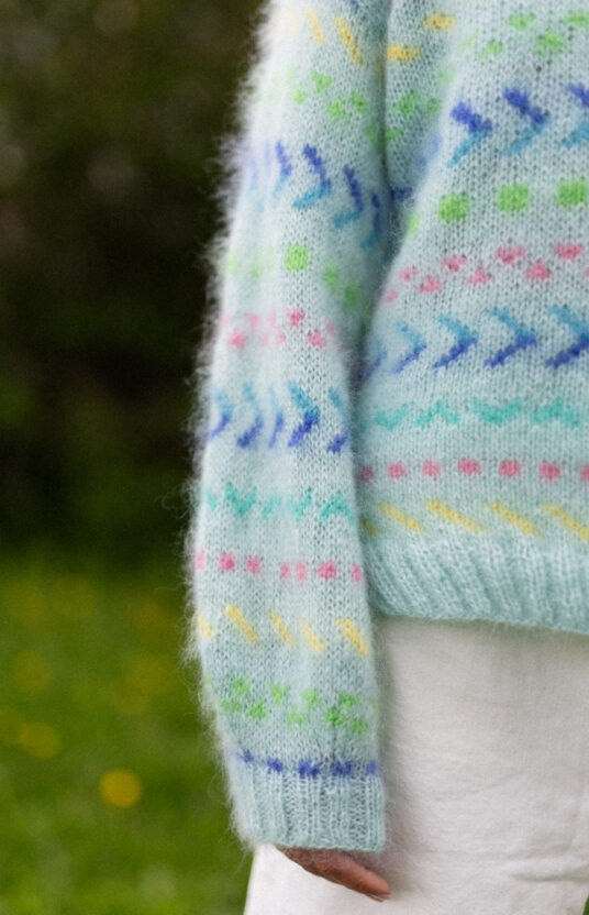 Pastel sweater knitting pattern. Women's sweater with fluff and colors. Colorful knitted sweater for women with pattern. Knitting inspiration for women. Popular knitting patterns to knit now. Mohair sweater colorful knitting pattern women's sweater.