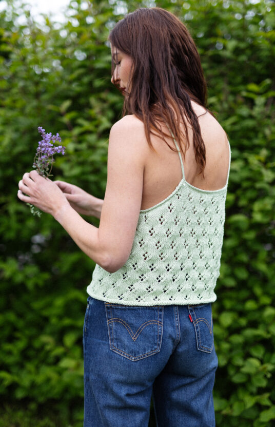 strikket singlet oppskrift. Sommerstrikk topper og singlet inspirasjon. strikk i bomull. strukturstrikk inspirasjon. Summer knit patterns in cotton