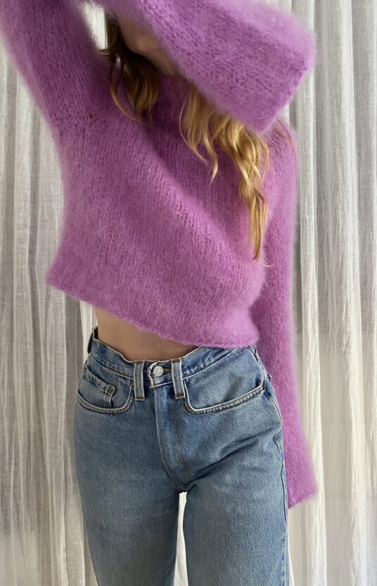 moderne strikkeoppskrift genser i fluff mohair Nina genser. modern knitting pattern sweater in fluff mohair Nina sweater