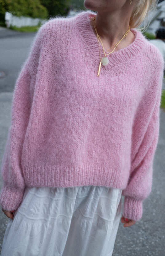 Knitting pattern v-neck sweater balloon sleeves women's knitted mohair sweater soft pink knitting pattern