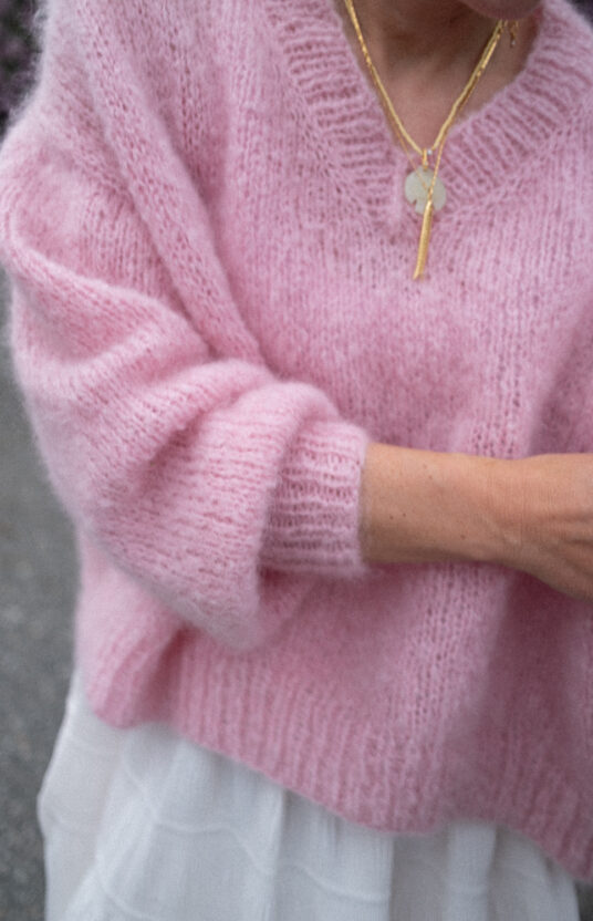 Knitting pattern v-neck sweater balloon sleeves women's knitted mohair sweater soft pink knitting pattern