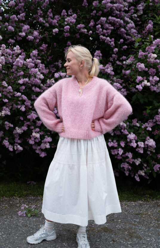 Knitting pattern v-neck sweater balloon sleeves women's knitted mohair sweater soft pink knitting pattern