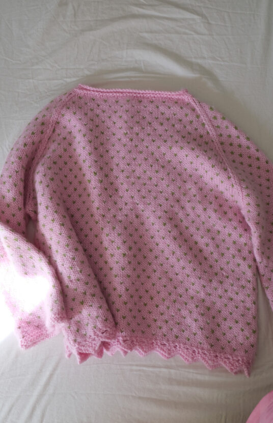 knitting pattern for a sweater with small dots, knitted sweater pattern, knitted lace trim, raglan decreases, simple colorwork knitting.