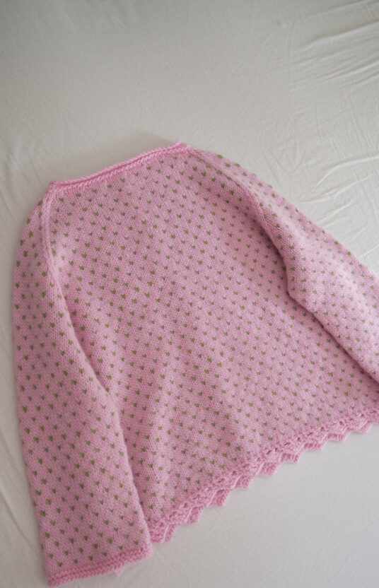 knitting pattern for a sweater with small dots, knitted sweater pattern, knitted lace trim, raglan decreases, simple colorwork knitting.