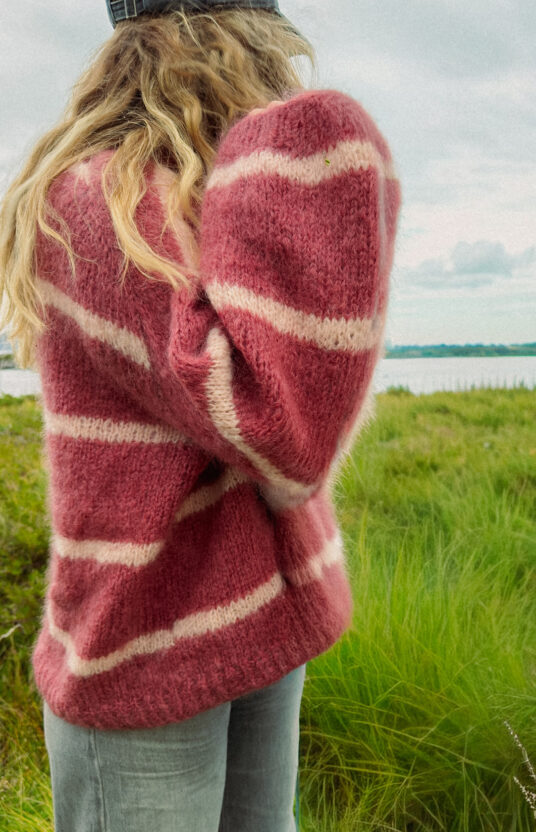 Strikkeoppskrift genser dame strikket ovenfra og ned. strikkegenser med striper. Populære strikkegensere damer og ungdom